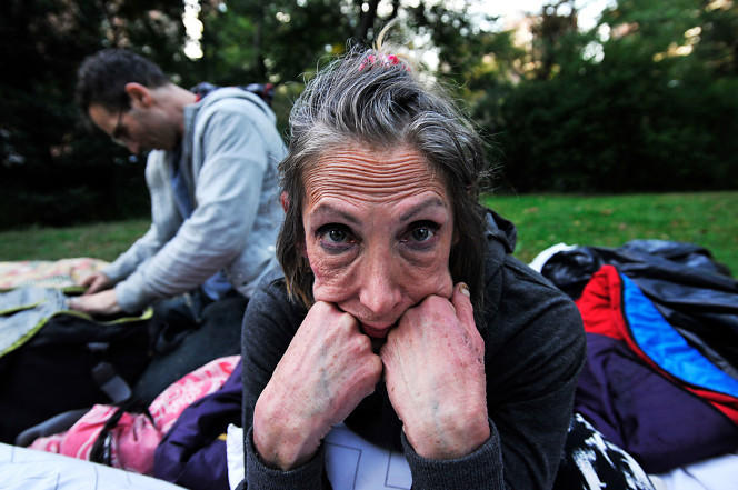 组图：纽约富家女败光家财 成中央公园流浪汉 