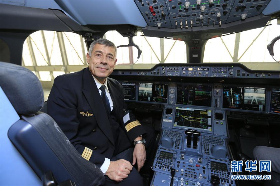 （新华网）（2）空客远程宽体飞机A350在京展示
