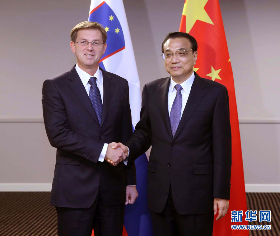 11月4日，国务院总理李克强在里加下榻饭店会见斯洛文尼亚总理采拉尔。 新华社记者 刘卫兵 摄