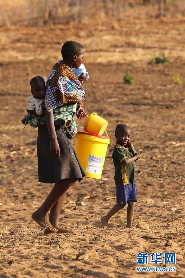 （国际&middot;图文互动）（6）&ldquo;中国井&rdquo;为津巴布韦人民带来久旱中的甘露