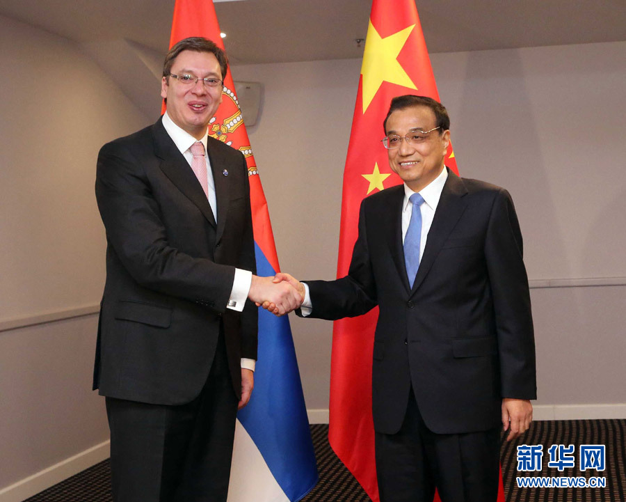 11月5日，国务院总理李克强在里加下榻饭店会见塞尔维亚总理武契奇。 新华社记者 刘卫兵 摄 