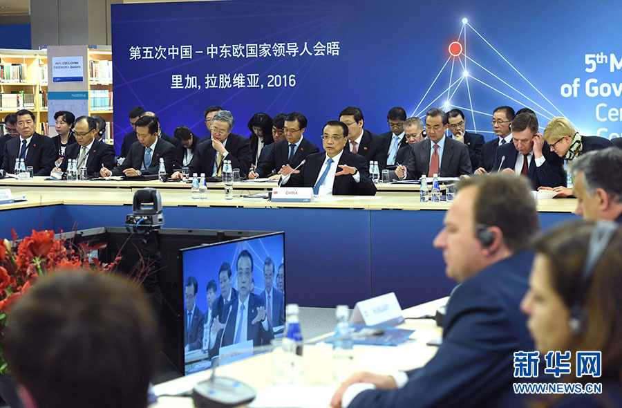 11月5日，国务院总理李克强在里加出席第五次中国－中东欧国家领导人会晤。 新华社记者 饶爱民 摄 