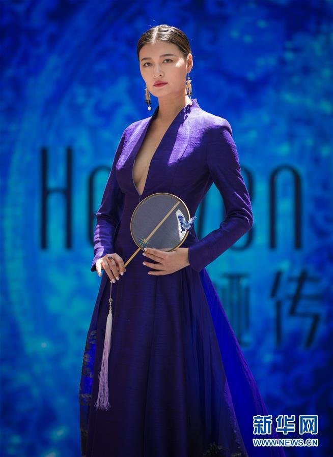 （国际）（5）&ldquo;华服与时尚&mdash;&mdash;中国丝绸服装秀&rdquo;在悉尼举行