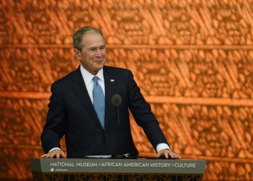 小布什未投票给特朗普和希拉里特朗普称感到难过