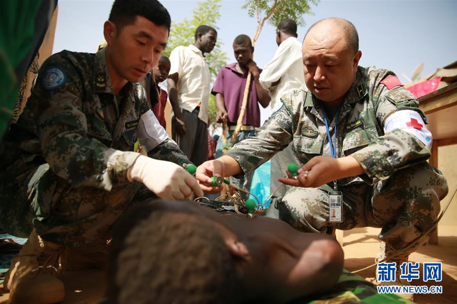 （XHDW）（2）中国赴马里维和医疗分队深入当地社区开展义诊