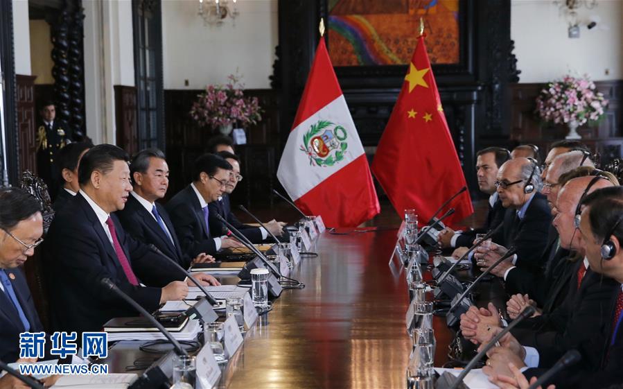 11月21日，国家主席习近平在利马同秘鲁总统库琴斯基举行会谈。 新华社记者 鞠鹏 摄