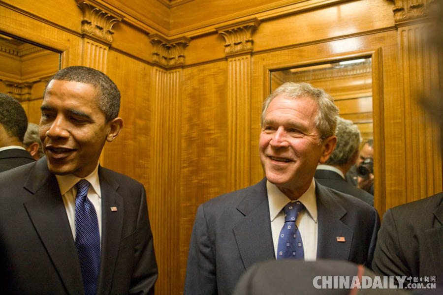 奥巴马初入白宫 小布什当&ldquo;导游&rdquo;