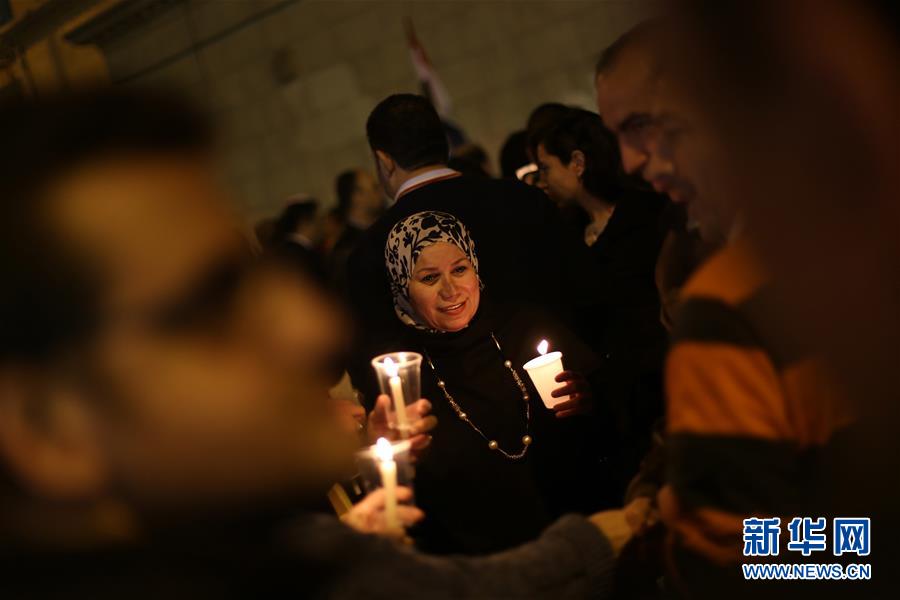 （国际）（1）埃及民众烛光悼念教堂爆炸案遇难者