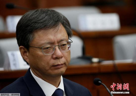 禹柄宇在回答记者提问时否认自己默认和帮助&ldquo;亲信门&rdquo;主角崔顺实干政的相关疑惑，并称不认识崔顺实。