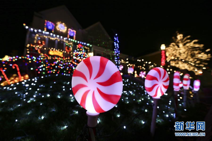 （国际）（1）纽约布鲁克林&ldquo;圣诞村&rdquo;的绚丽灯饰