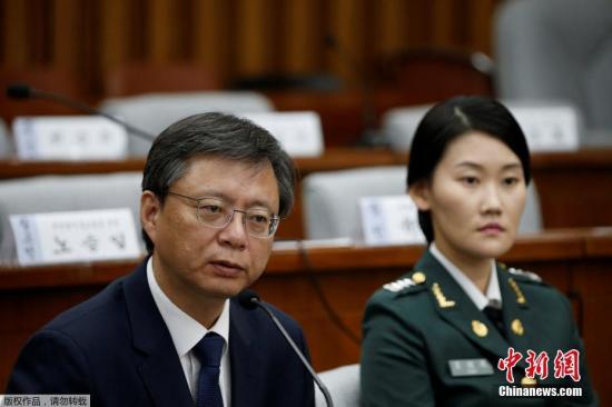 当地时间2016年12月22日，韩国首尔，&ldquo;朴槿惠政府亲信弄权干政案国政调查特别委员会&rdquo;第五次听证会在国会举行，青瓦台前民政首席秘书禹柄宇及朴槿惠的护士Cho Yeo-ok现身听证会。