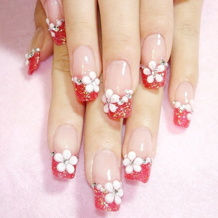 女子自行卸甲致指甲断裂痛不欲生称仍将继续美甲