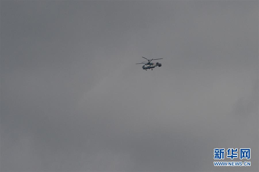 （国际）（3）搜救团队在黑海上搜索俄军图-154飞机