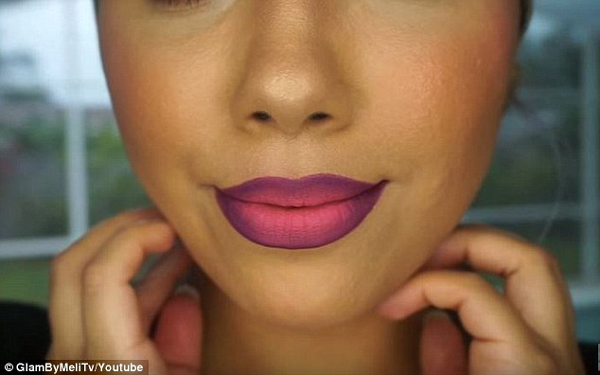 2017最新妆容流行趋势：大胆唇色、晒伤妆、雀斑妆