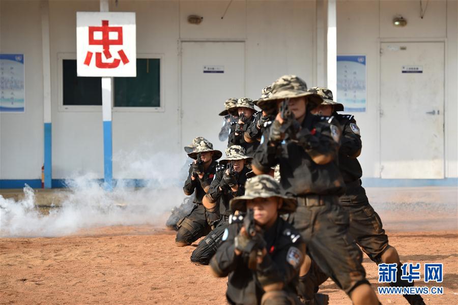 （国际）（2）利比里亚：高温下的训练