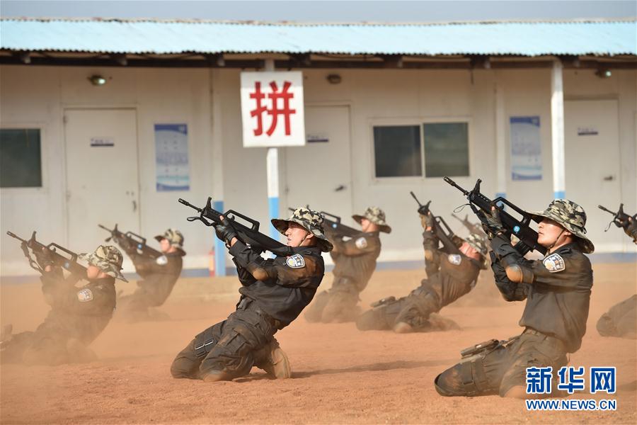 （国际）（3）利比里亚：高温下的训练