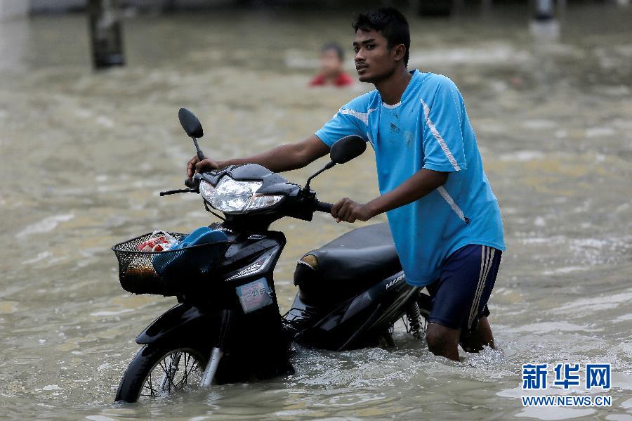 （外代一线）（3）泰国南部水灾造成至少12人死亡