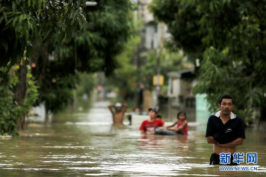 （外代一线）（5）泰国南部水灾造成至少12人死亡