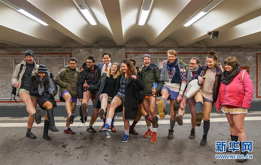 （国际）（2）柏林举行&ldquo;不穿裤子搭地铁&rdquo;活动