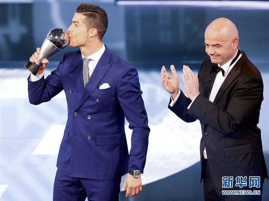 （体育）（3）足球&mdash;&mdash;C罗摘得国际足联2016年世界足球先生称号
