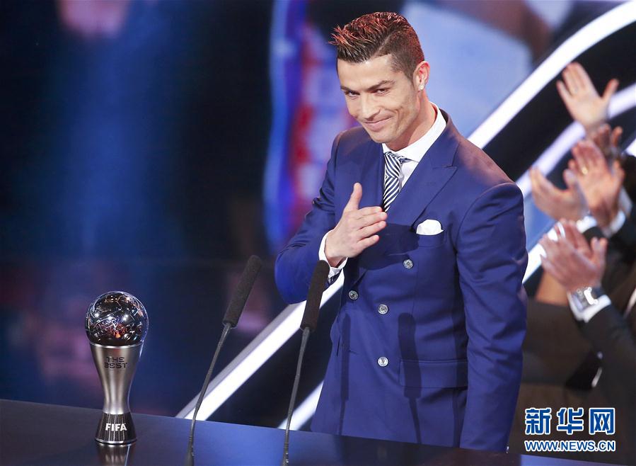 （体育）（4）足球&mdash;&mdash;C罗摘得国际足联2016年世界足球先生称号