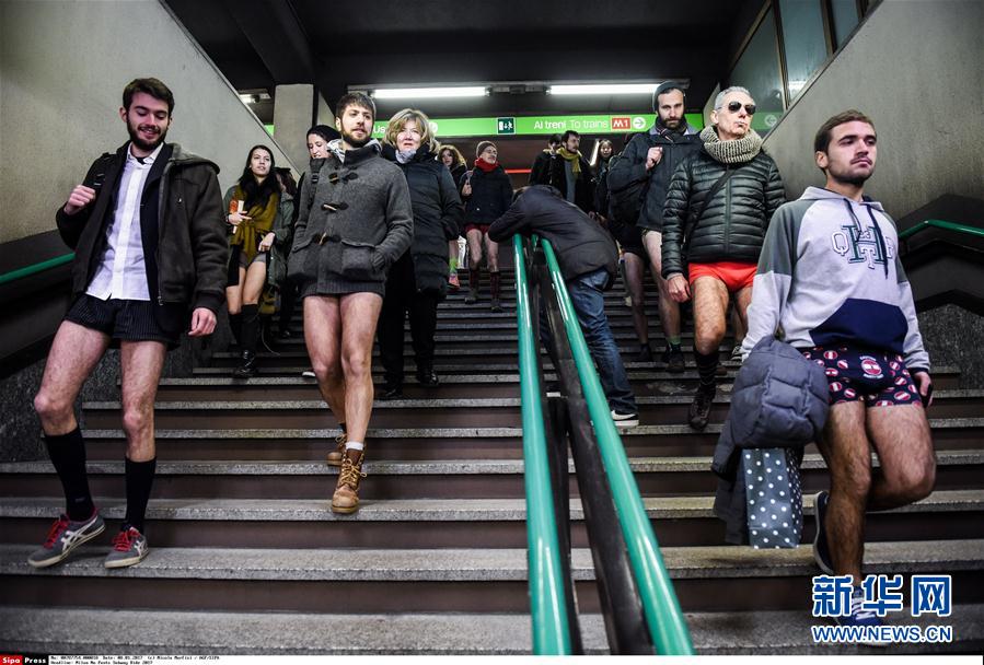 [4]（外代二线）米兰举行&ldquo;不穿裤子搭地铁&rdquo;活动