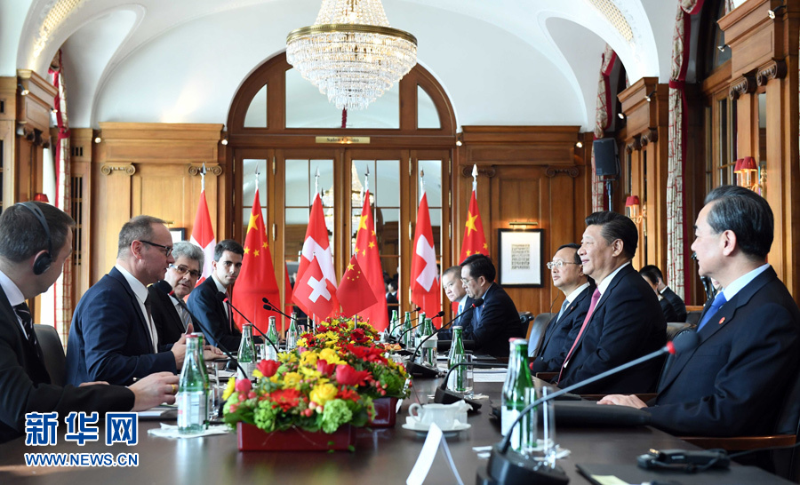 1月16日，国家主席习近平在伯尔尼会见瑞士联邦国民院议长施塔尔和联邦院议长比绍夫贝尔格。 新华社记者 张铎 摄
