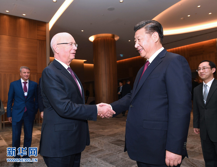 1月17日，国家主席习近平在瑞士达沃斯会见世界经济论坛主席施瓦布。 新华社记者 饶爱民 摄