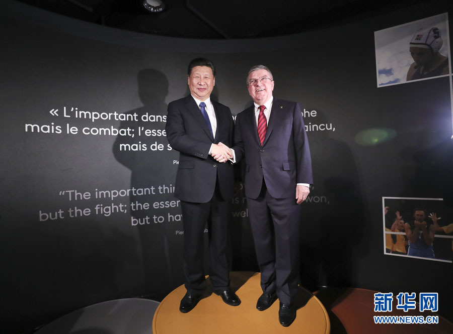 1月18日,国家主席习近平在瑞士洛桑国际奥林匹克博物馆会见国际奥林匹克委员会主席巴赫。这是习近平和巴赫在奥运冠军领奖台上合影。新华社记者 兰红光 摄 1月18日,国家主席习近平在瑞士洛桑国际奥林匹克博物馆会见国际奥林匹克委员会主席巴赫。这是习近平和巴赫在奥运冠军领奖台上合影。新华社记者 兰红光 摄