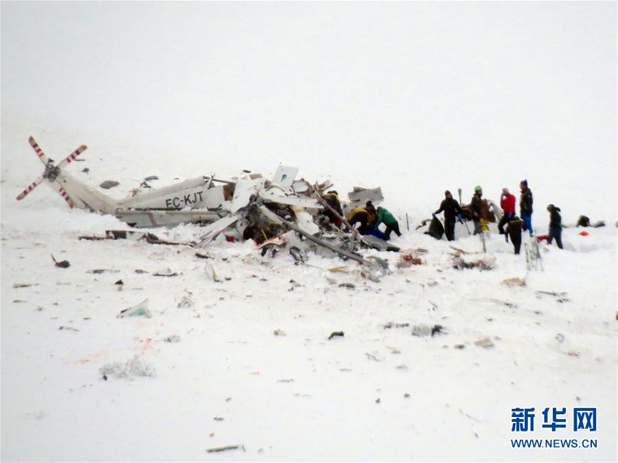 （外代一线）（1）意大利一架救援直升机坠毁6人遇难