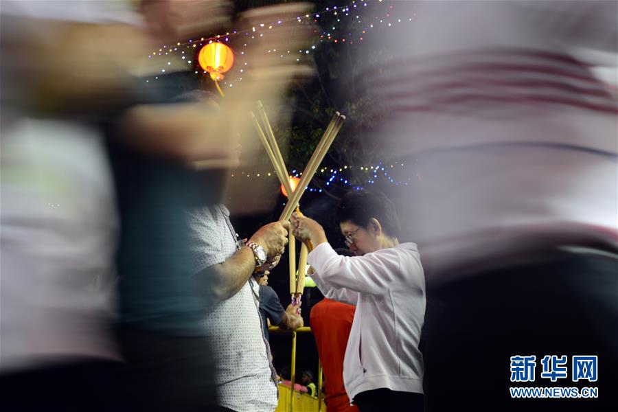 （XHDW）（1）新加坡：除夕夜祈福迎新春