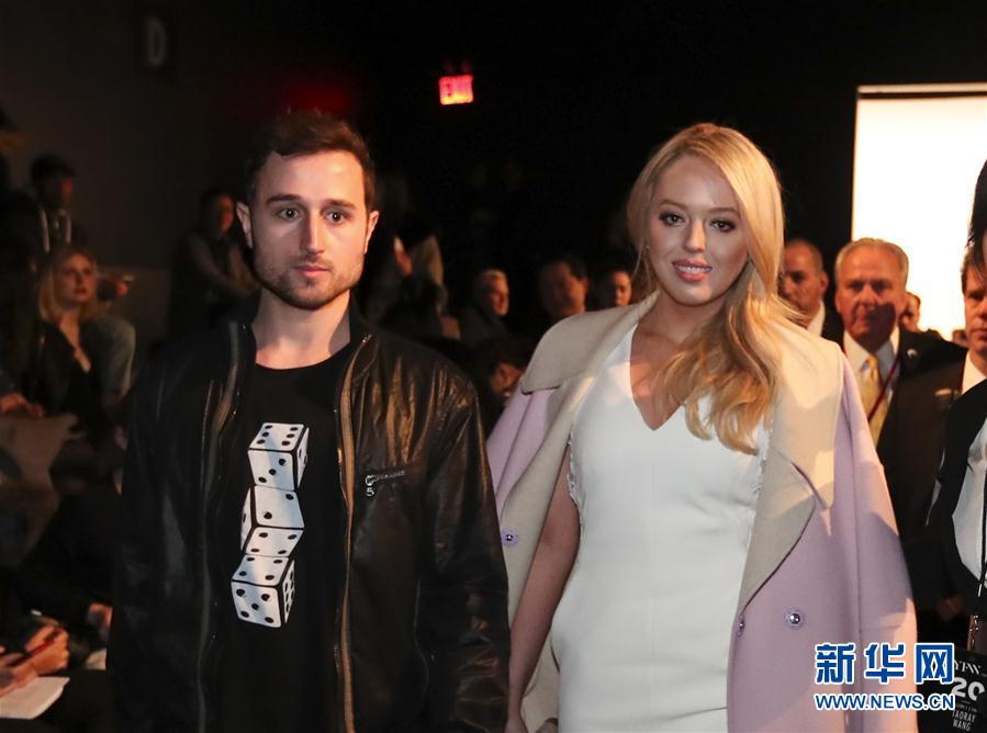 （国际）（2）蒂法妮&middot;特朗普观看中国设计师时装秀