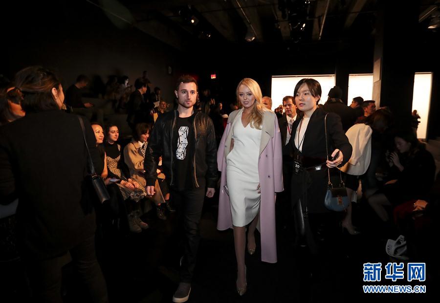 （国际）（3）蒂法妮&middot;特朗普观看中国设计师时装秀