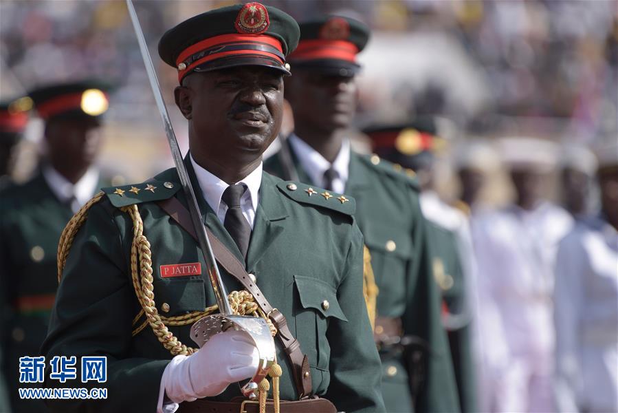 （外代一线）（10）冈比亚当选总统巴罗在首都宣誓就职 