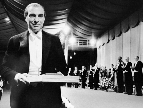 資料圖：1972年，阿羅領取諾貝爾經濟學獎。（圖片來源：美聯社）