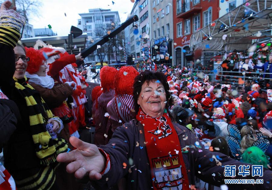 （国际）（3）科隆狂欢节街头狂欢活动拉开帷幕