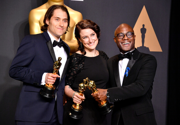 快评：奥斯卡的这个大乌龙 简直就是“抄袭”《爱乐之城》的结局