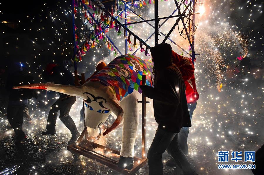 [12]（外代二线）墨西哥图特佩克举办焰火节