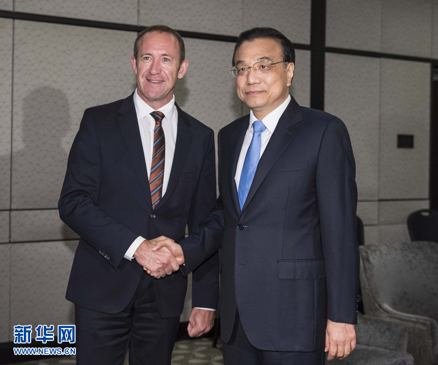 当地时间3月27日,国务院总理李克强在惠灵顿下榻饭店会见新西兰工党领袖利特尔。 新华社记者 李涛 摄
当地时间3月27日,国务院总理李克强在惠灵顿下榻饭店会见新西兰工党领袖利特尔。 新华社记者 李涛 摄