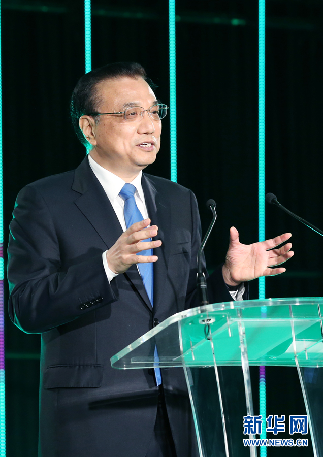 当地时间3月28日中午，正在新西兰进行正式访问的国务院总理李克强在奥克兰下榻饭店与新西兰总理英格利希共同出席新西兰各界欢迎宴会并发表演讲。新华社记者姚大伟摄 