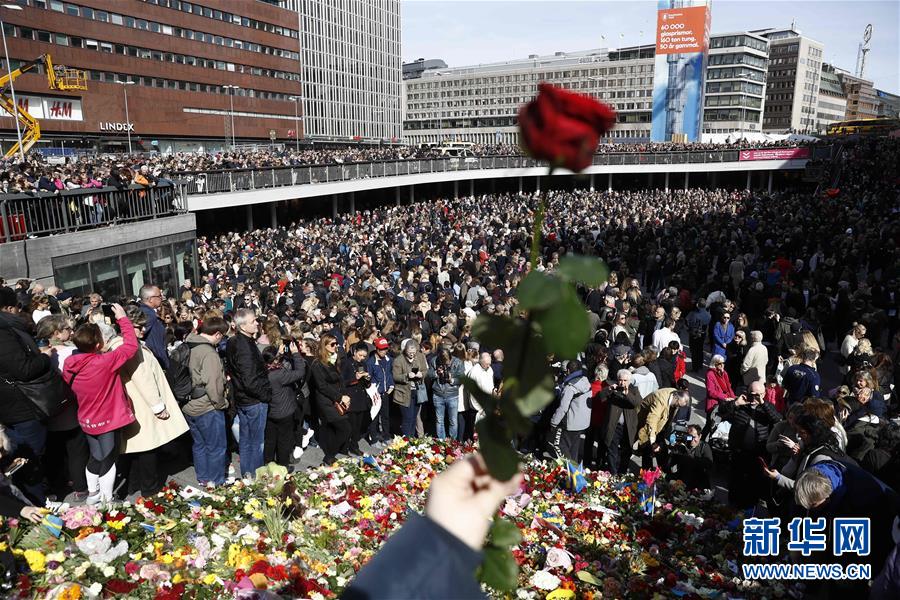 （外代一线）（10）大批民众悼念斯德哥尔摩袭击遇难者