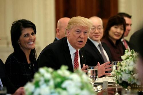 资料图:2017年4月24日,特朗普与联合国安理会成员国的大使们共进午餐。