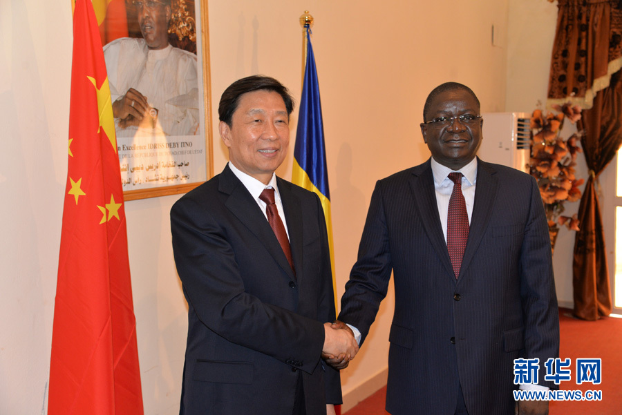 5月9日，乍得总理帕达克（右）在恩贾梅纳会见到访的中国国家副主席李源潮。新华社记者乔本孝摄