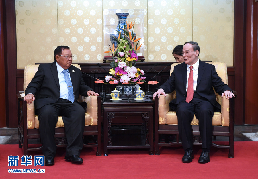 5月13日，中共中央政治局常委、中央纪委书记王岐山在北京钓鱼台国宾馆会见老挝人民革命党中央总书记、国家主席本扬。 新华社记者 饶爱民摄
