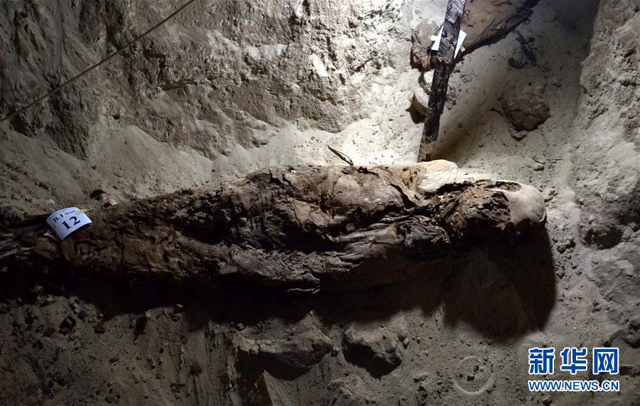 （国际）（1）埃及一古墓出土17具人类木乃伊