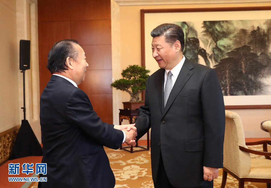 5月16日，国家主席习近平在北京钓鱼台国宾馆会见代表日本政府来华出席&ldquo;一带一路&rdquo;国际合作高峰论坛的日本自民党干事长二阶俊博。新华社记者 刘卫兵 摄