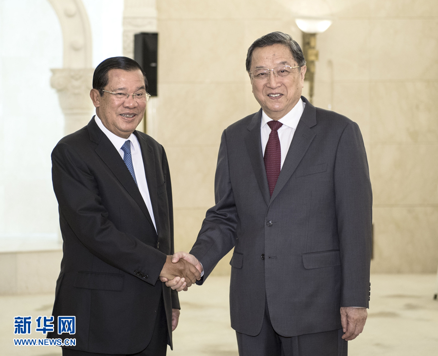 5月16日，全国政协主席俞正声在北京人民大会堂会见柬埔寨首相洪森。新华社记者 李涛 摄