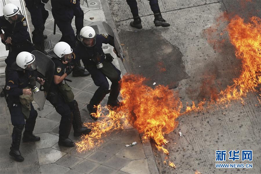 （外代一线）（5）希腊民众罢工抗议紧缩政策