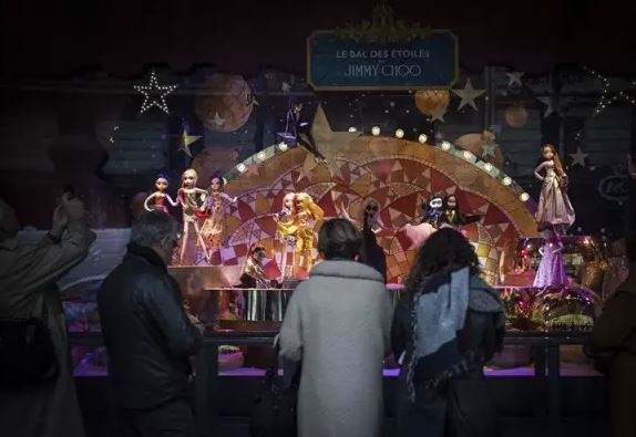 强要小费、借APP抢客,去欧美旅游咋防黑导游