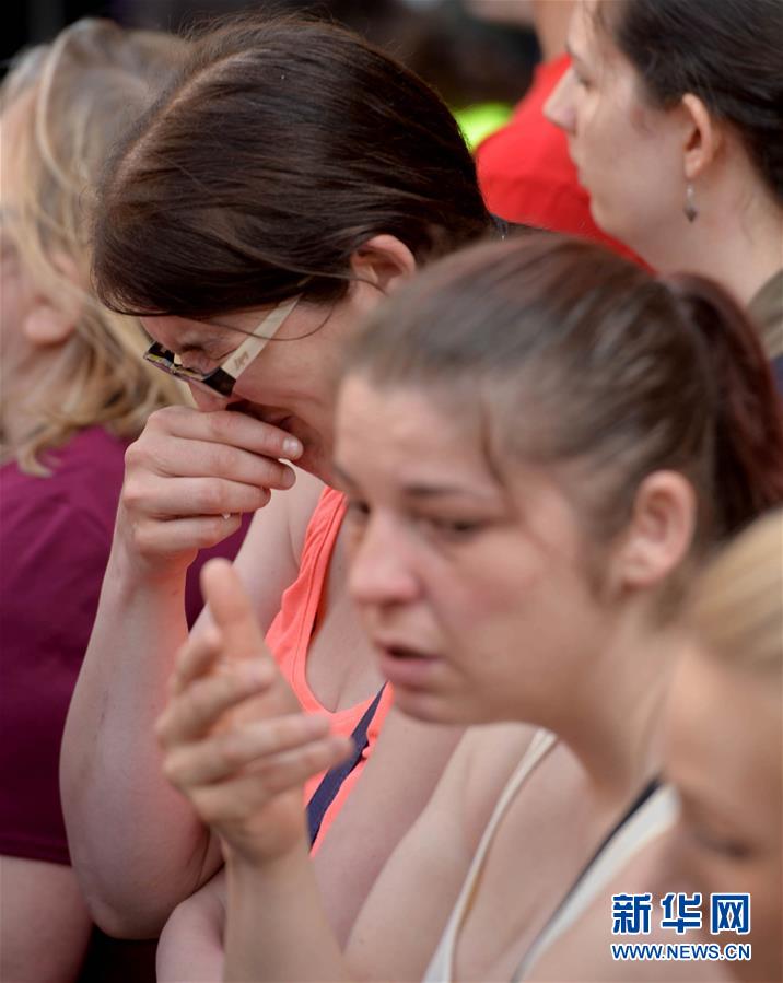 （国际）（4）英国：为死难者默哀